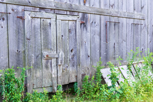 gray weathered barn door 