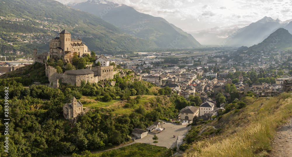Vista panoramica del castillo de Sion, Suiza