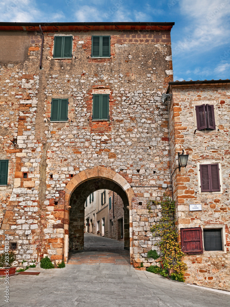 Trequanda, Siena, Tuscany, Italy: city gate of the ancient village