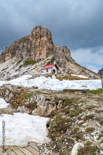 Die Kapelle am Fuße des Sextensteins photo