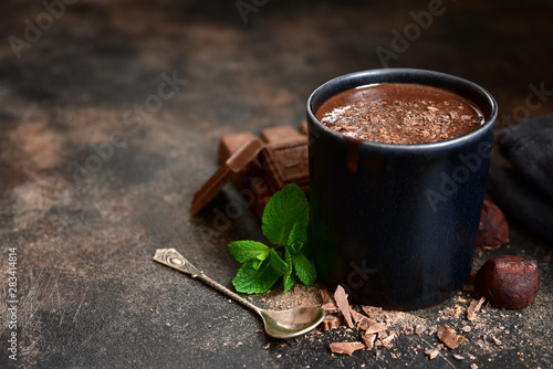 Fotografiet Homemade hot chocolate with mint in a black mug.