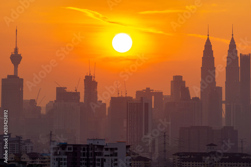 Canvas Print KUALA LUMPUR, MALAYSIA - 11th AUGUST 2019; Cloudy and haze sunset view over down town Kuala Lumpur, Malaysia