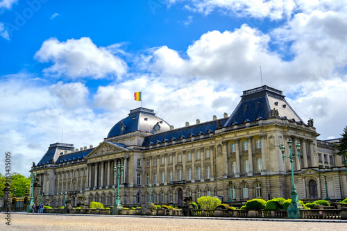 Obraz na płótnie The Royal Palace of Brussels is the official palace of the King and Queen of the Belgians in the center of the nation's capital of Brussels, Belgium. w salonie