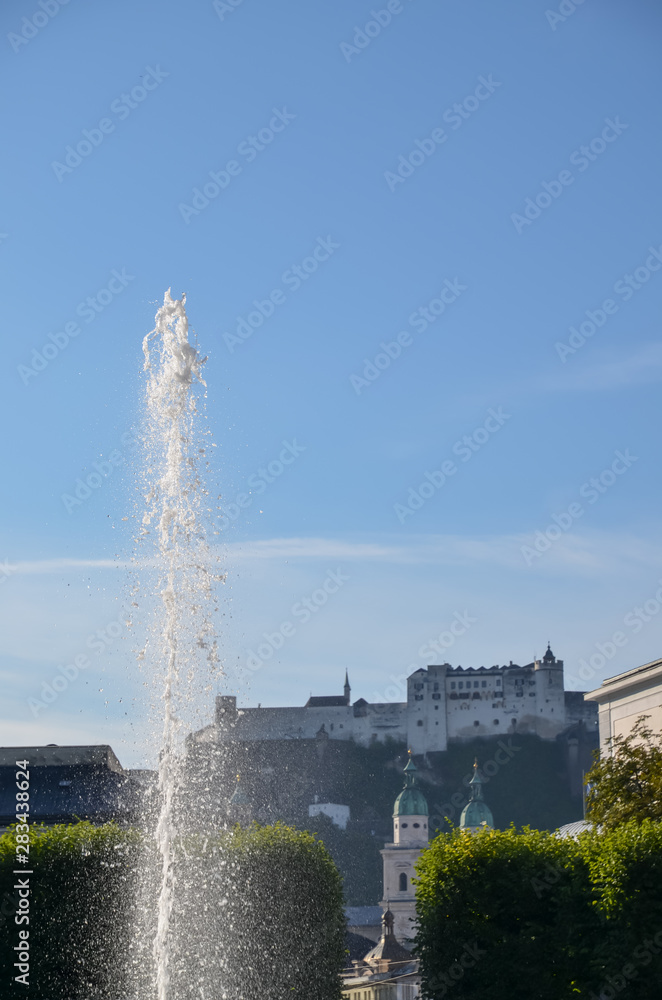 ザルツブルク ミラベル庭園のペガサスの噴水とホーエンザルツブルク城 オーストリア Foto De Stock Adobe Stock ザルツブルク ミラベル庭園のペガサスの噴水とホーエンザルツブルク城 オーストリア Foto De Stock Adobe Stock