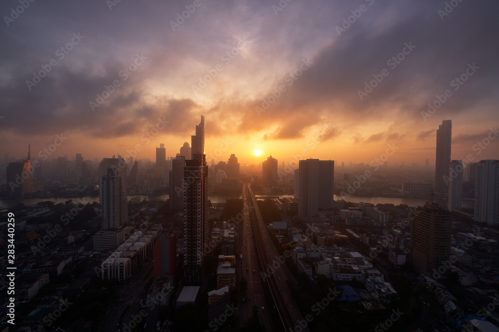Fototapeta premium sunrise skyline cityscape on taksin bridge in bangkok