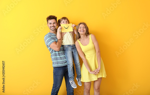 Portrait of happy family wi...
