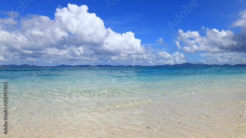 美しい沖縄のビーチと夏空