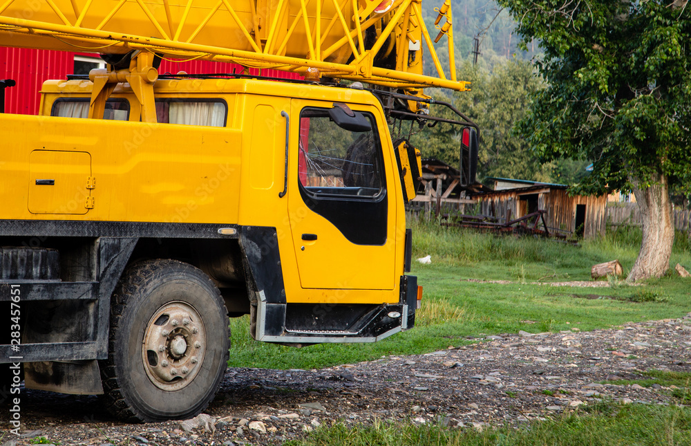 truck crane in rural areas