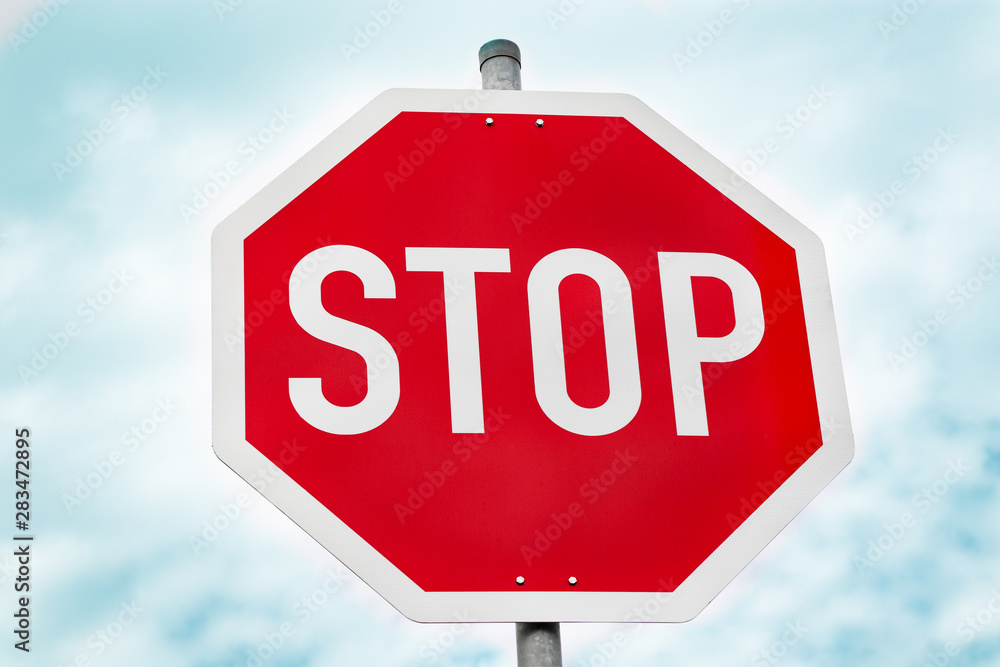 Obraz premium Closeup stop sign on blurry background