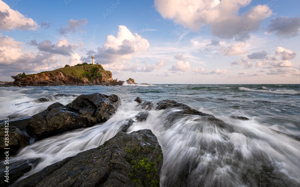 Obraz premium Lighthouse and seascape in Landmark at Koh Lanta Island, Krabi Thailand