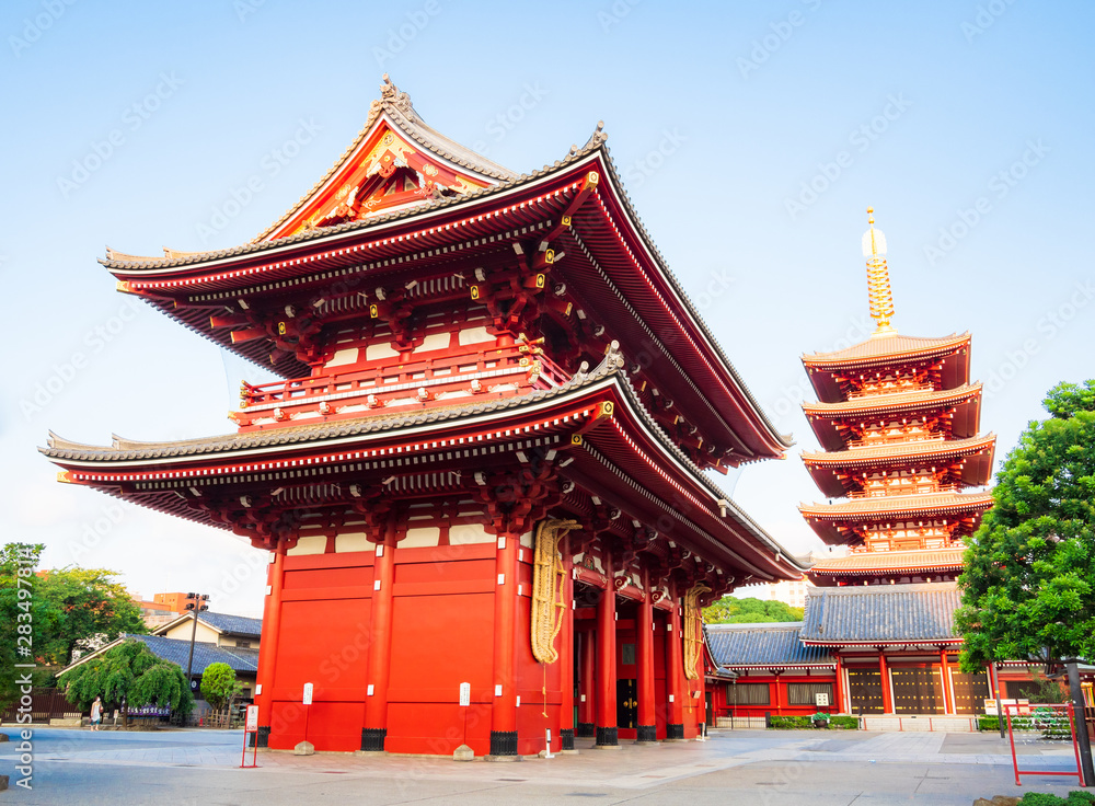 浅草寺　宝蔵門と五重塔