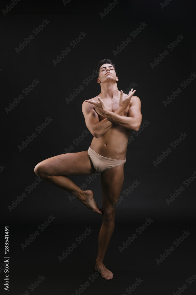 Obraz premium Young ballet dancer in underwear
