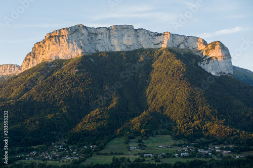 Le Parmelan au coucher du soleil