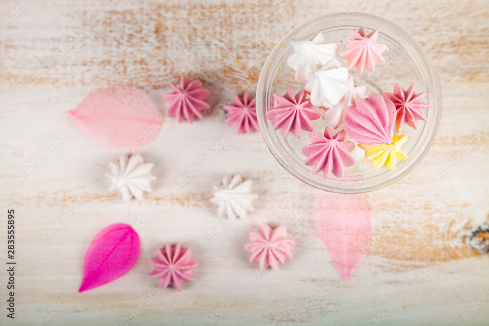 Tasty white and pink meringues Tasty white and pink meringues