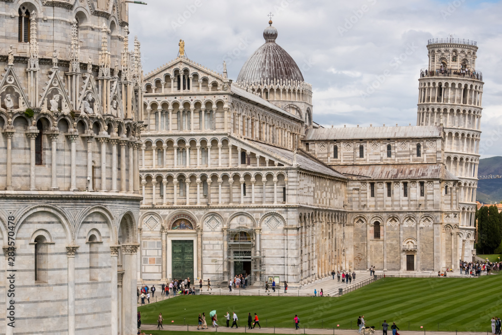 Baptistery, Duomo (cathedral) and Leaning Tower. Piazza dei Miracoli, Pisa, Tuscany, Italy