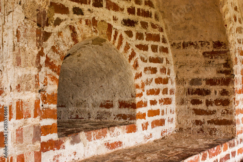 Canvas Print deepening in the wall of the old fortress