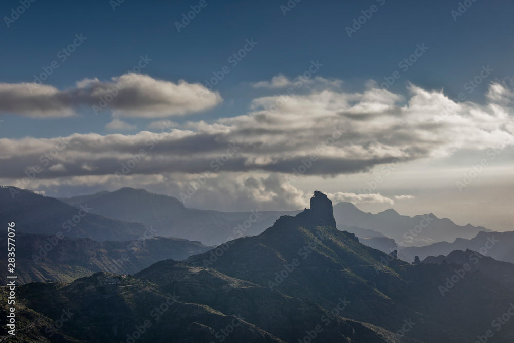 Fantastische Berg Landschaft mit Canyons