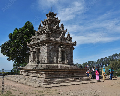 Temples de Gedong Songo sur les pentes du volcan Ungaran photo