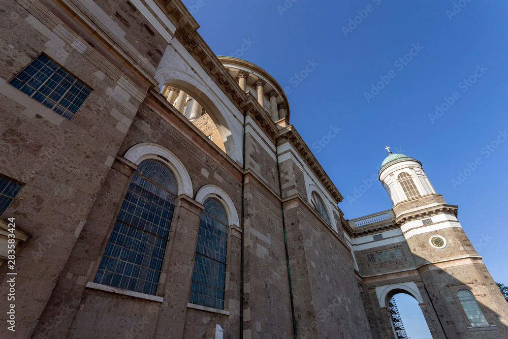 Obraz premium Esztergom Basilica in Hungary on a hot summer day.
