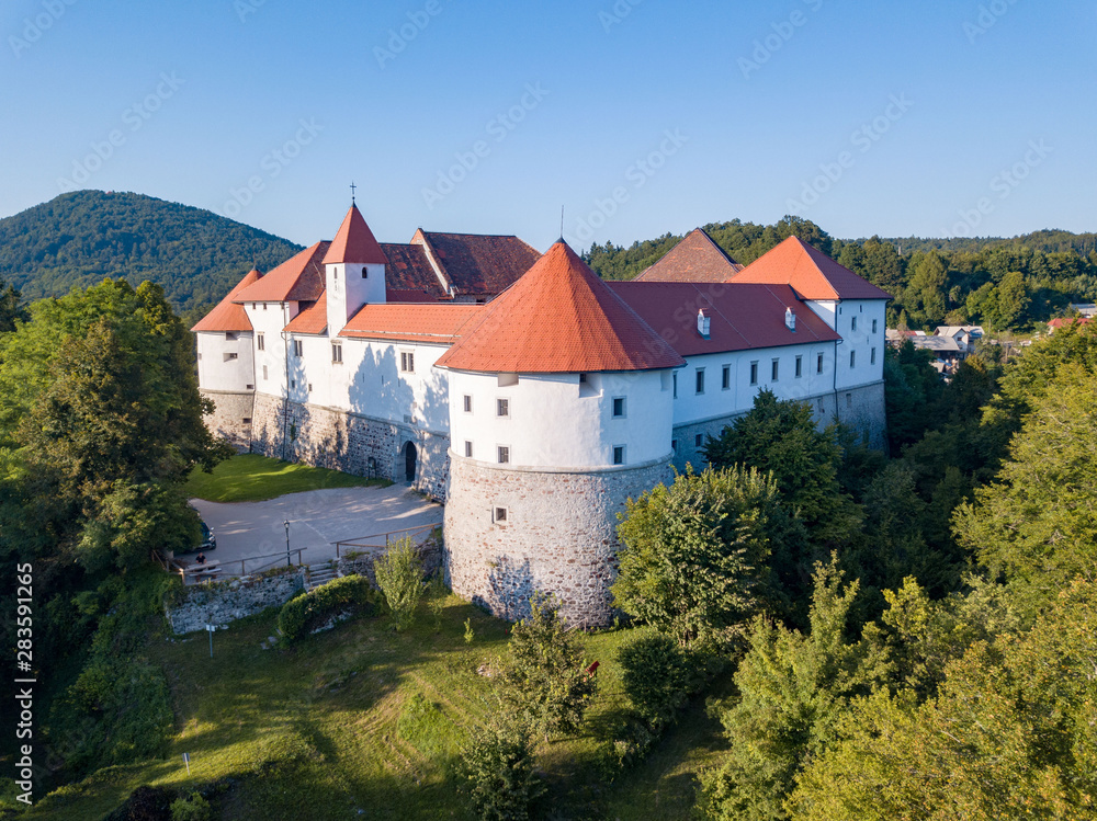 Turjak Castle ( grad Turjak or turjaški grad, German Burg Auersperg ) is a 13th-century castle located above the settlement of Turjak, Slovenia