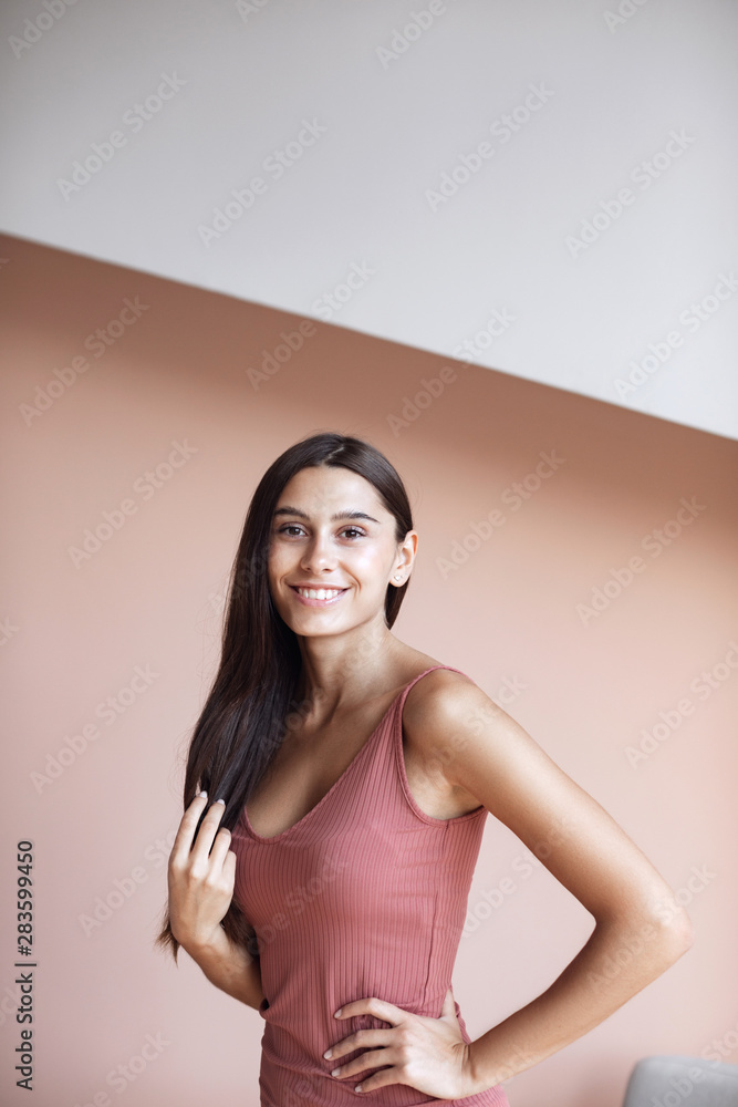 Obraz premium Smiling woman with long beautiful hair.