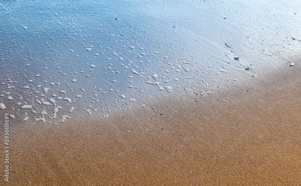 Obraz premium Half-wet beach sand background