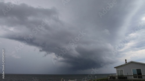 orage sur le fleuve photo