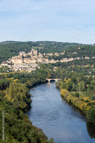 Dordogne River leading to the medieval village of Beynac-et-Cazenac © Simon