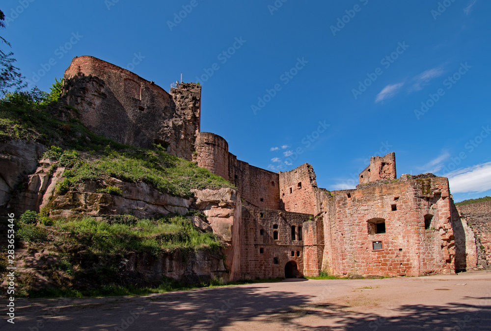 Ruine der Burg Hardenburg in Bad Dürkheim in Rheinland-Pfalz, Deutschland