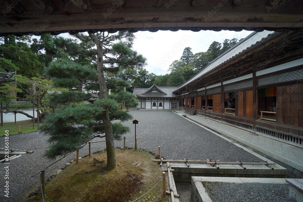 松島の寺の中