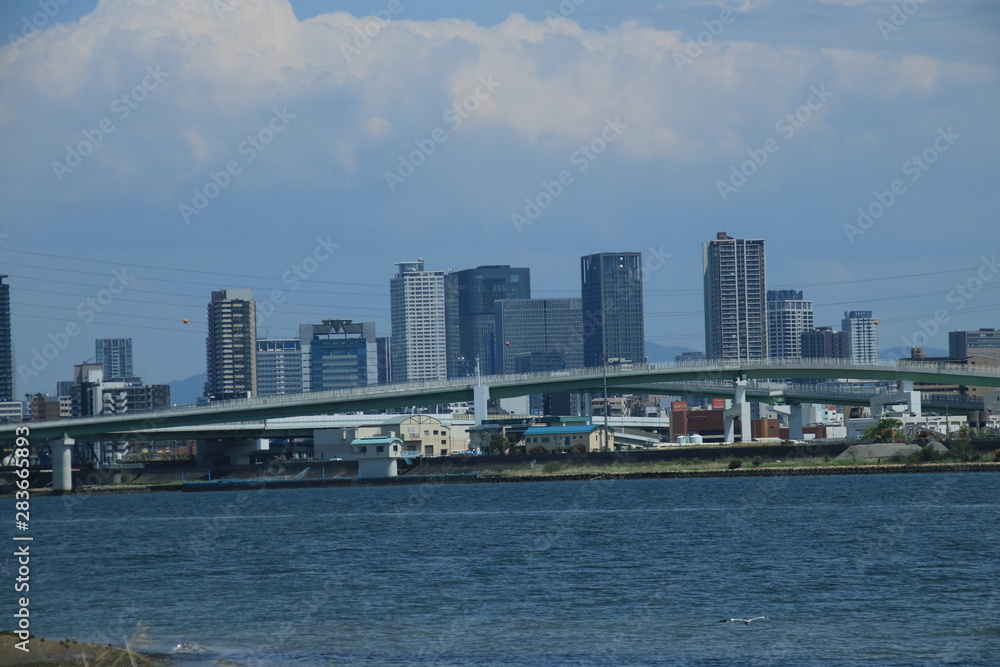 淀川河口付近から梅田方面の風景