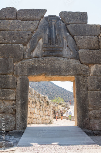 Obraz na płótnie Lion gate, the main entrance of the citadel of Mycenae. Archaeological site of Mycenae in Peloponnese, Greece. In the second millennium BC, it was one of the major centers of Greek civilization. w salonie