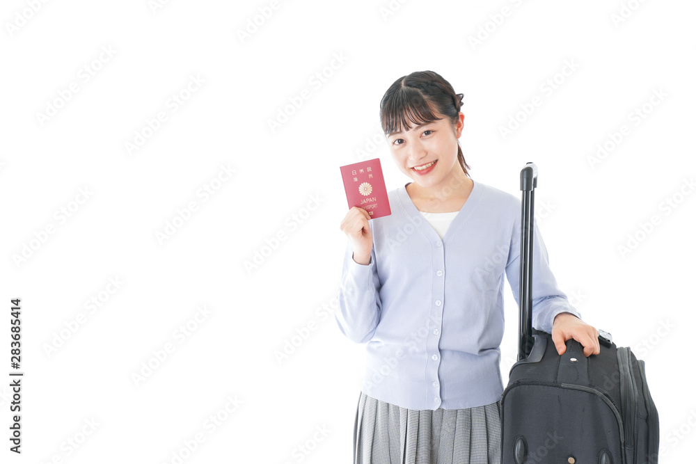 海外旅行に出かける若い女性