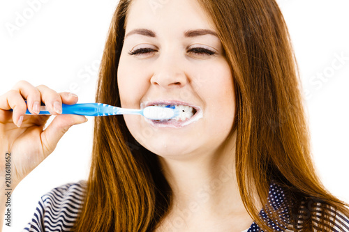 Woman brushing cleaning teeth.