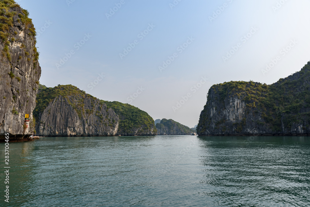 Vue rapprochées de la baie d'Ha Long et de la baie de Lan Ha Vue rapprochées de la baie d'Ha Long et de la baie de Lan Ha
