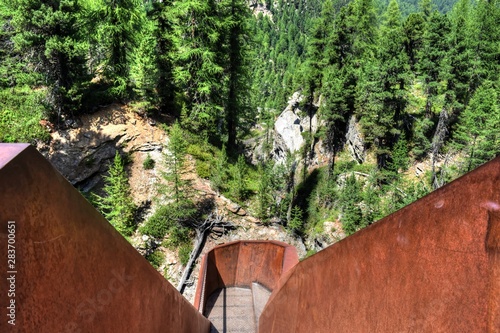 Martell, Martelltal, Schlucht, Klamm, Vinschgau, Südtirol, Plima, Plima-Schlucht, Schluchtenweg, Wasser, Fluss, reißend, fließen, Strömung, Gefälle, Fels, Stein, Steil, Aussicht, Stufe, Stufen, Plattf photo