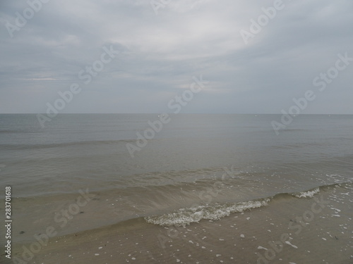Wallpaper Mural Sankt Peter-Ording - Pfahlbauten, Salzwiesen, Strandkörbe und Strand an der Nordseeküste am Nationalpark Wattenmeer Torontodigital.ca