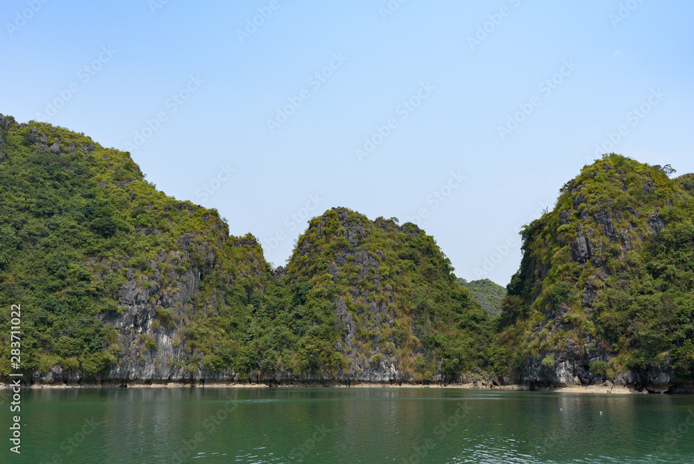 Vue rapprochées de la Baie d'Ha Long et de la baie de Lan Ha Vue rapprochées de la Baie d'Ha Long et de la baie de Lan Ha