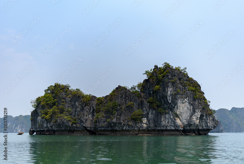 Obraz premium Vue rapprochées de la Baie d'Ha Long et de la baie de Lan Ha