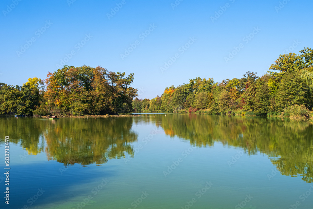 Der See im Kurpark von Bad Nauheim/Deutschland im Herbst Der See im Kurpark von Bad Nauheim/Deutschland im Herbst