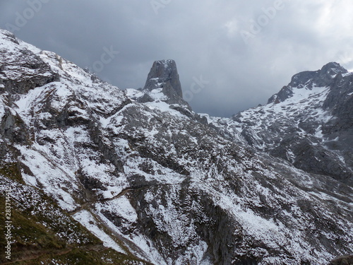 naranjo de bulnes photo