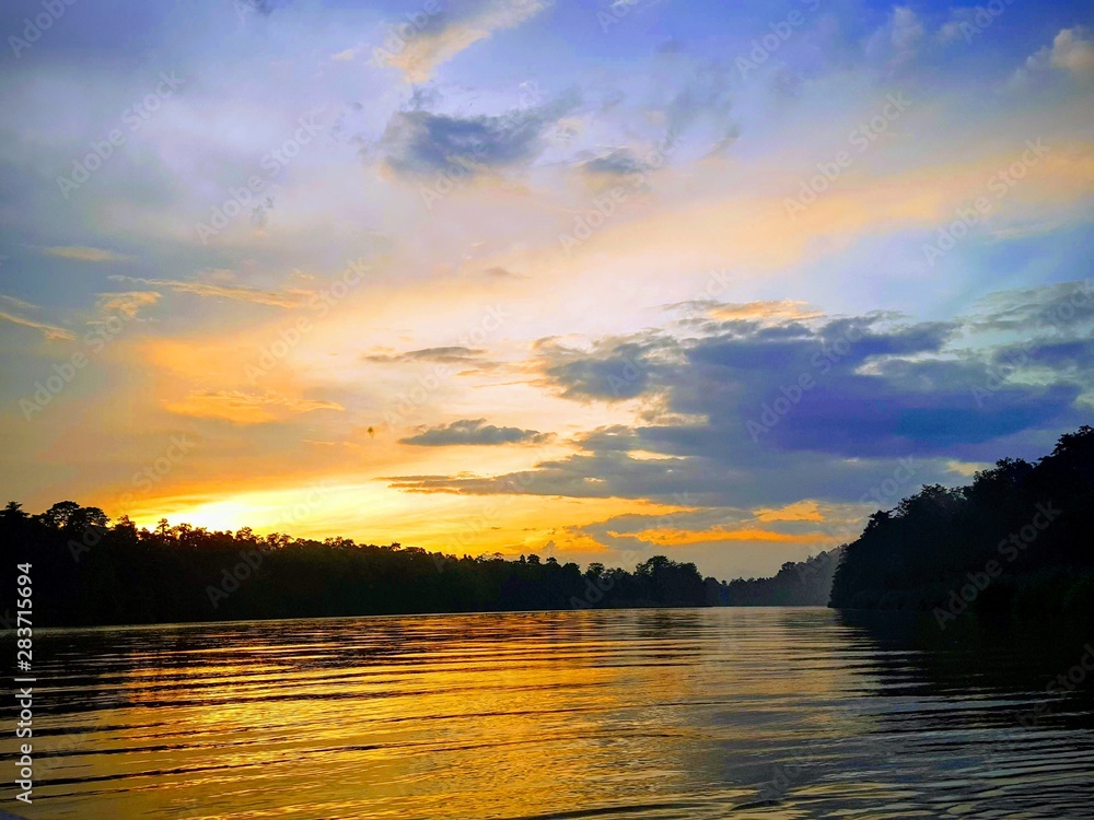 Obraz premium sunset over lake