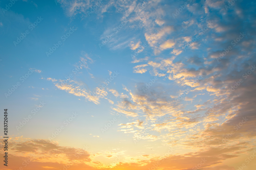 Obraz premium Beautiful sunrise. Blue and orange sky with dramatic clouds.