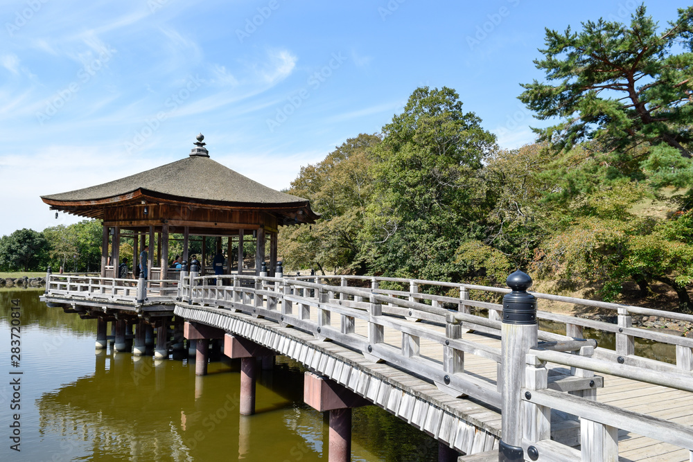 Obraz premium 奈良公園 浮見堂