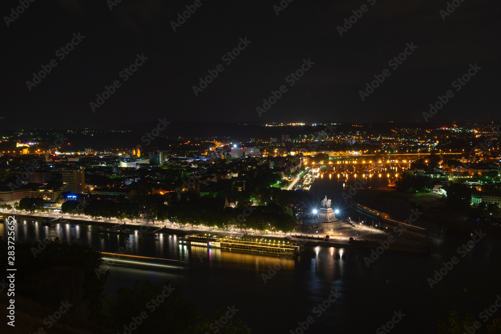 Blick aufs Deutsche Eck Nachtaufnahme Koblenz