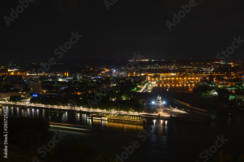 Blick aufs Deutsche Eck Nachtaufnahme Koblenz