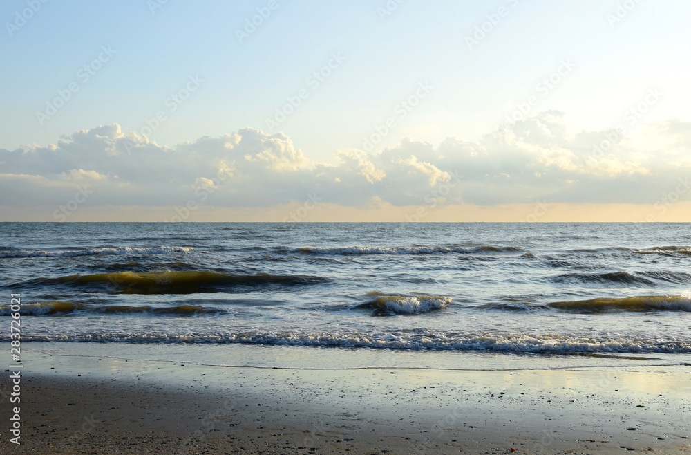 Obraz premium Meer - Ozean - Wellen und Himmel am Morgen