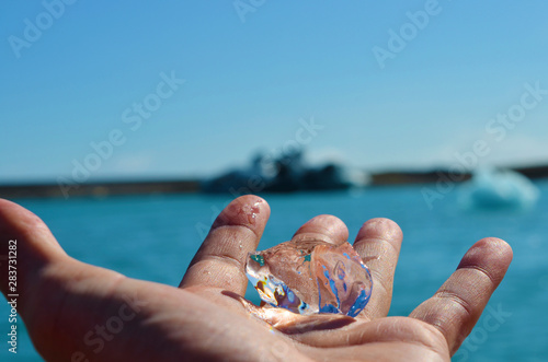 Like an iceberg melting, watch me fade away...