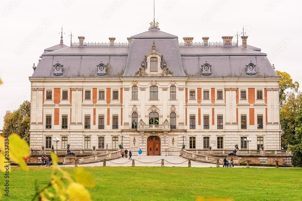 Fototapeta premium Ancient architecture: view of the ancient European Palace.