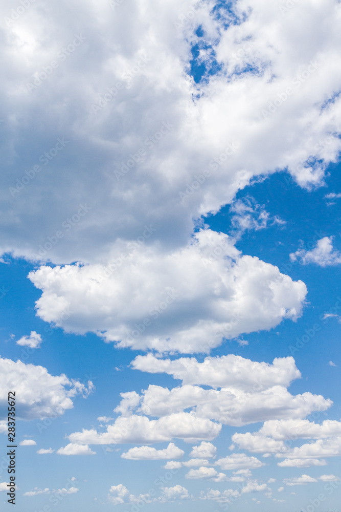 Fototapeta premium White fluffy clouds in the blue sky in summer